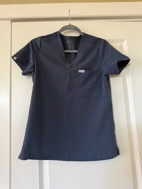 Figs Grey One Pocket top